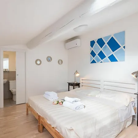 Daire Pepi Palace Floransa